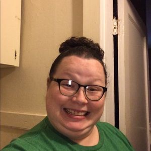 Meet your Posher, Dee dee